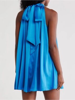 ✨ Alice + Olivia Corine Halter Tie Neck Trapeze Mini Dress ✨